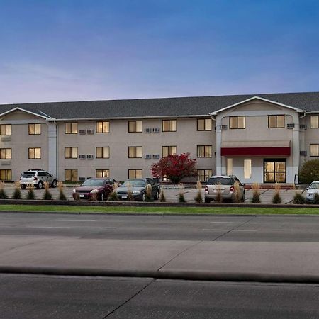Super 8 By Wyndham Lincoln North Hotel Екстериор снимка