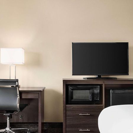 Super 8 By Wyndham Lincoln North Hotel Екстериор снимка