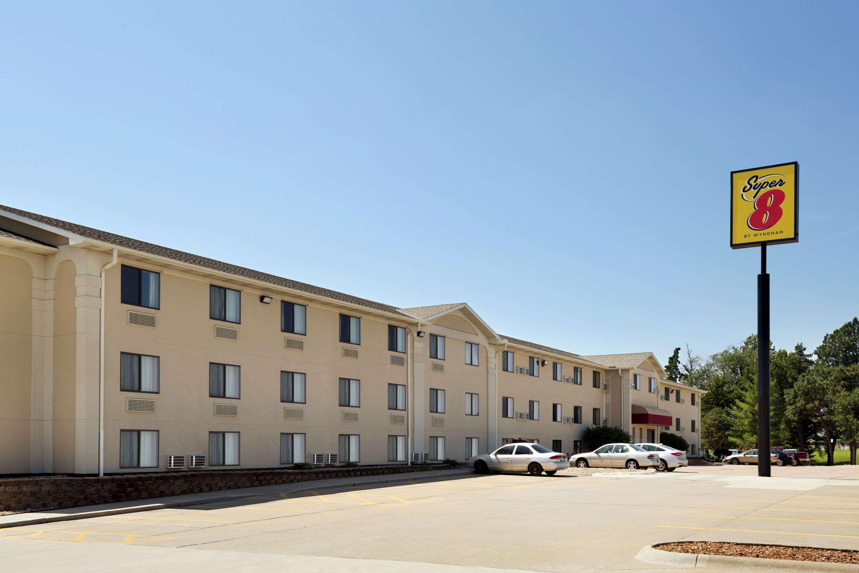 Super 8 By Wyndham Lincoln North Hotel Екстериор снимка