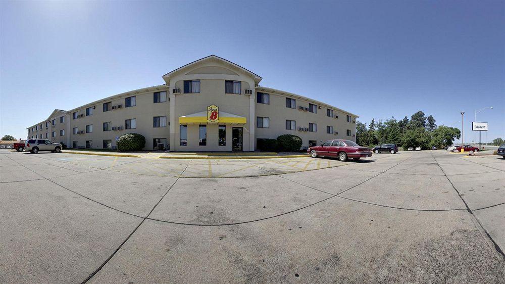 Super 8 By Wyndham Lincoln North Hotel Екстериор снимка