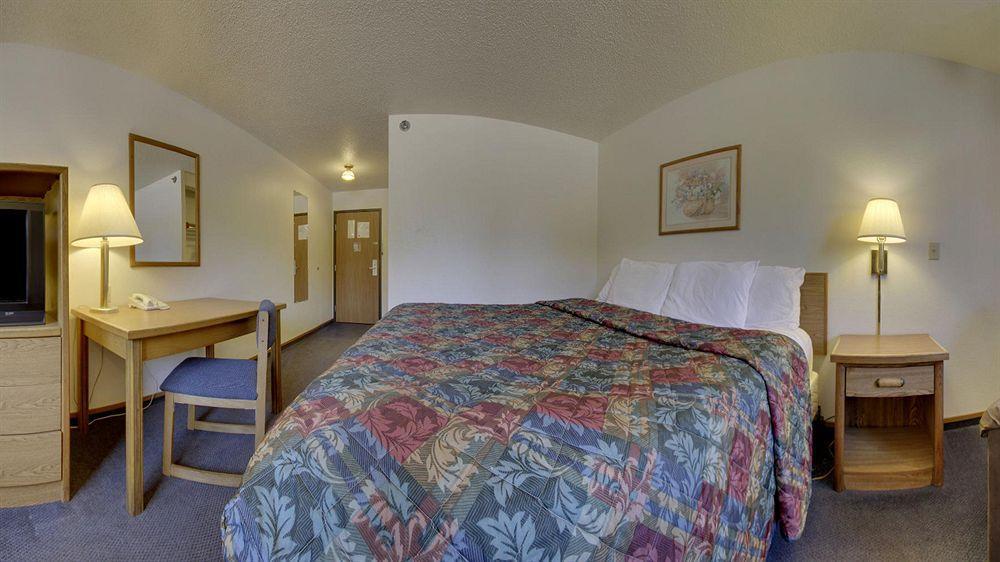 Super 8 By Wyndham Lincoln North Hotel Екстериор снимка