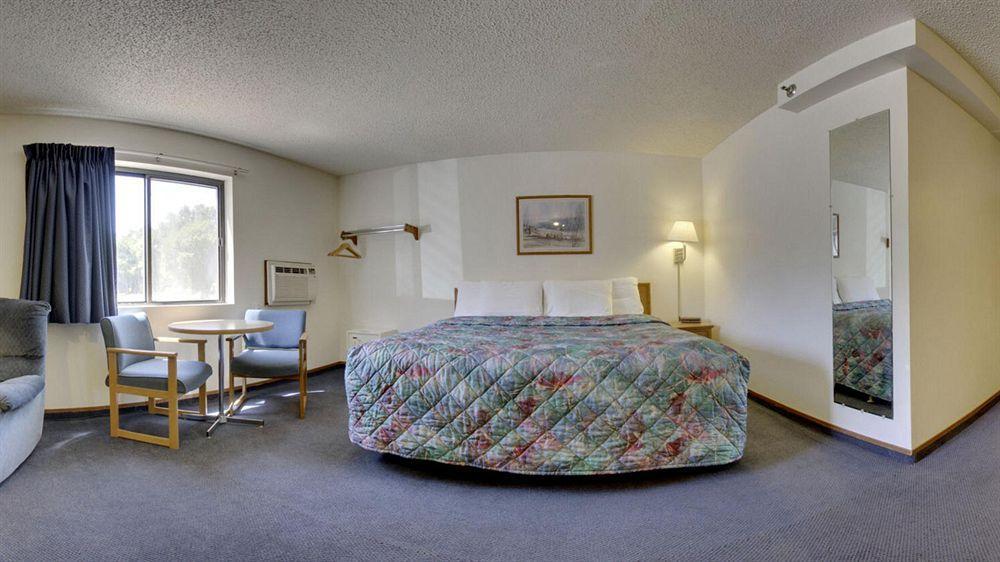 Super 8 By Wyndham Lincoln North Hotel Екстериор снимка