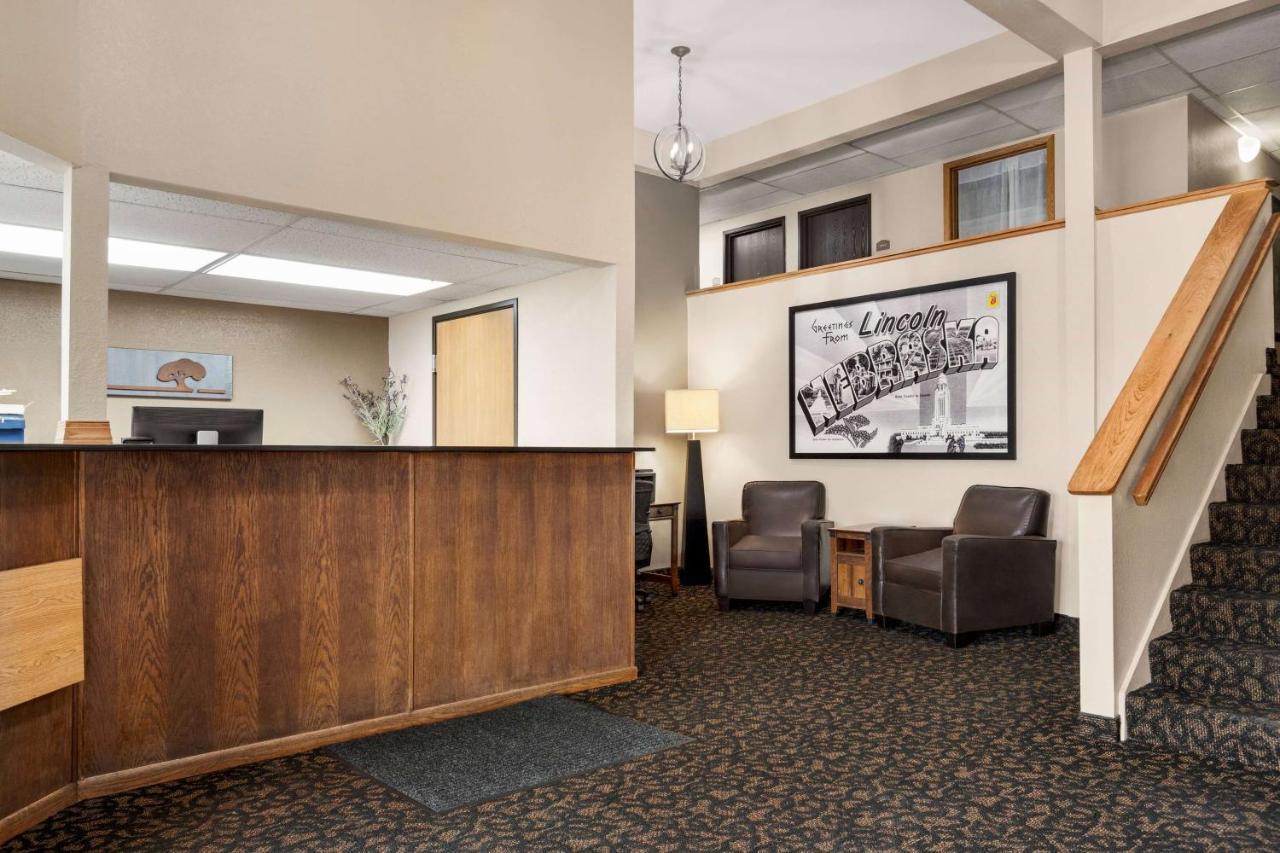Super 8 By Wyndham Lincoln North Hotel Екстериор снимка