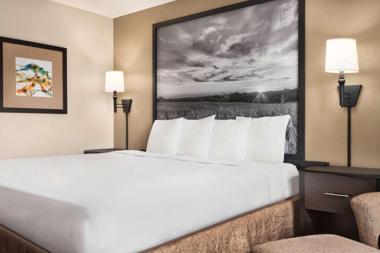 Super 8 By Wyndham Lincoln North Hotel Екстериор снимка