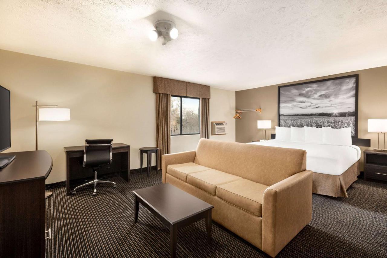 Super 8 By Wyndham Lincoln North Hotel Екстериор снимка