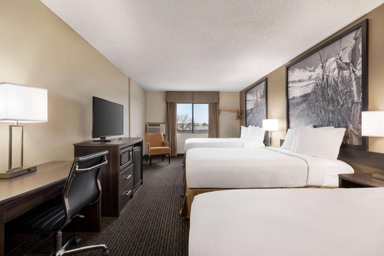 Super 8 By Wyndham Lincoln North Hotel Екстериор снимка