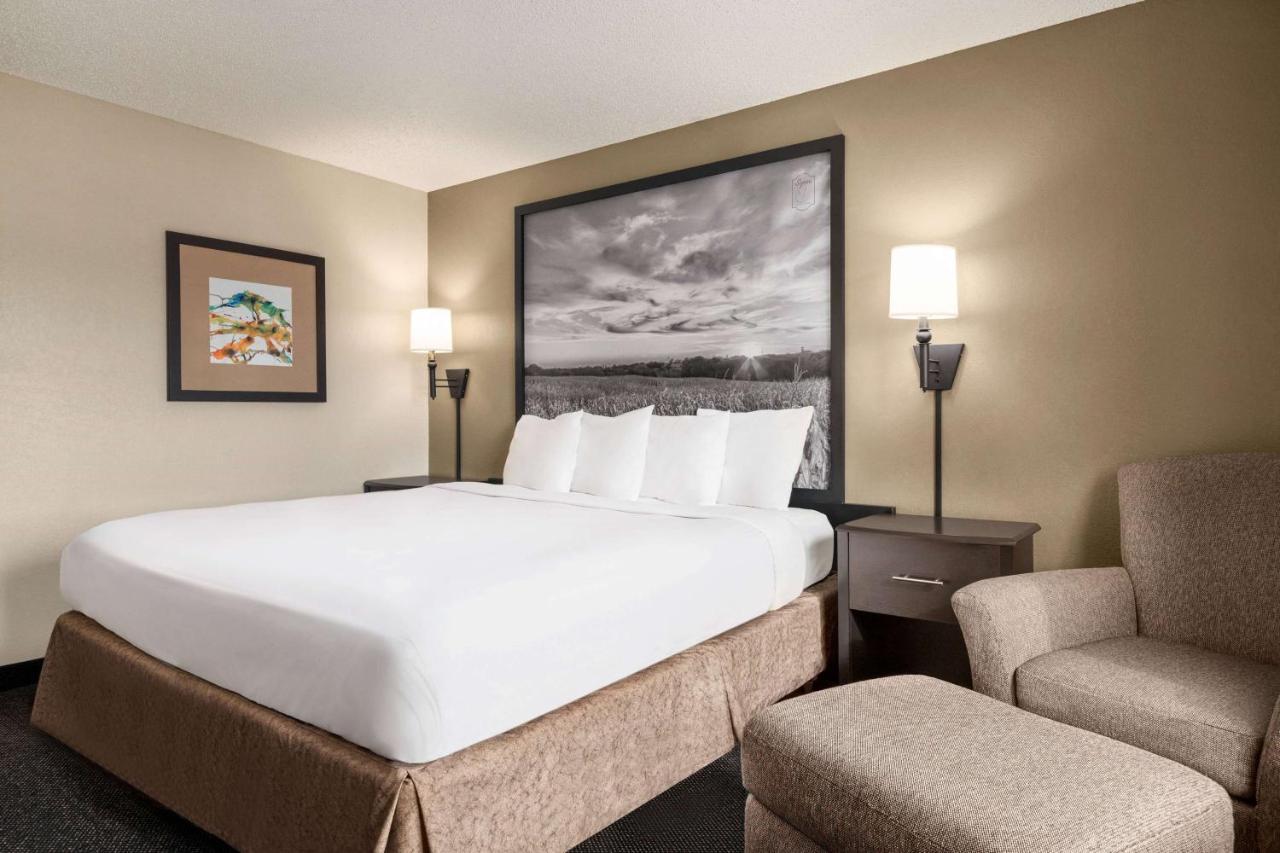 Super 8 By Wyndham Lincoln North Hotel Екстериор снимка