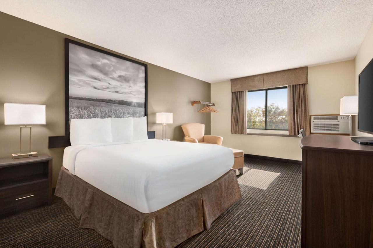 Super 8 By Wyndham Lincoln North Hotel Екстериор снимка