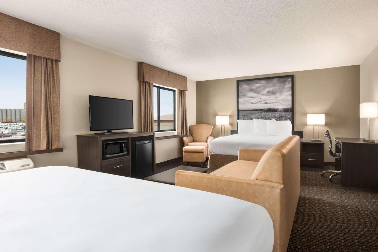 Super 8 By Wyndham Lincoln North Hotel Екстериор снимка