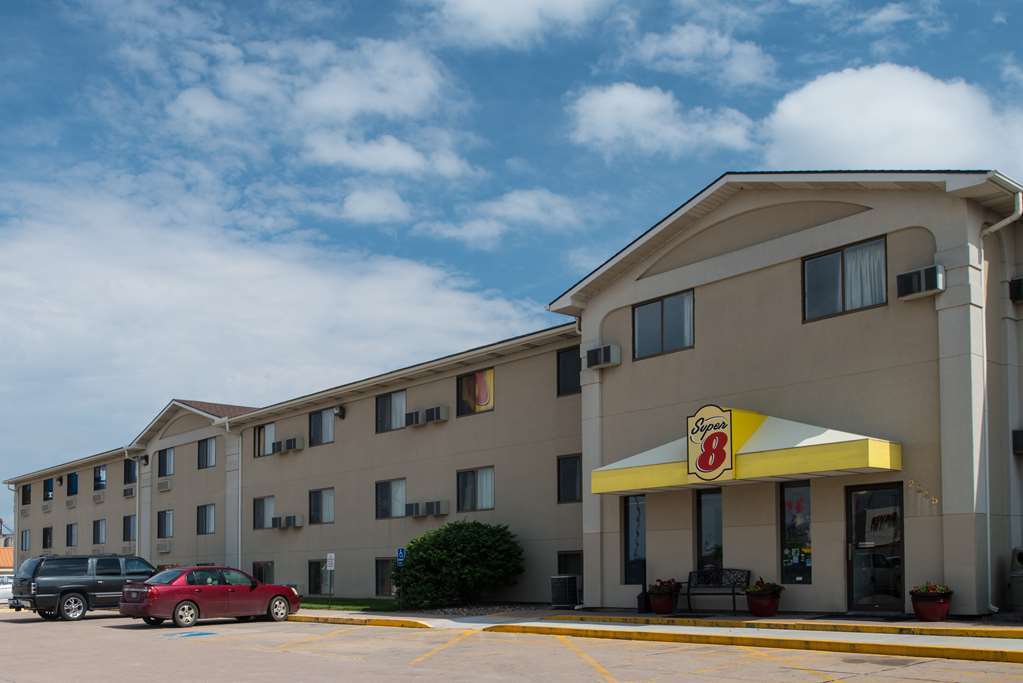 Super 8 By Wyndham Lincoln North Hotel Екстериор снимка