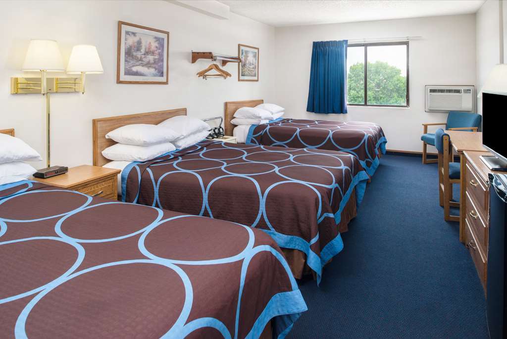 Super 8 By Wyndham Lincoln North Hotel Стая снимка