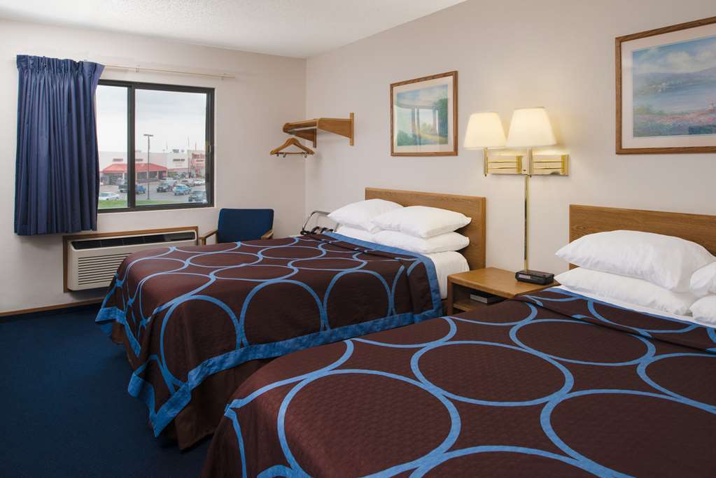 Super 8 By Wyndham Lincoln North Hotel Стая снимка