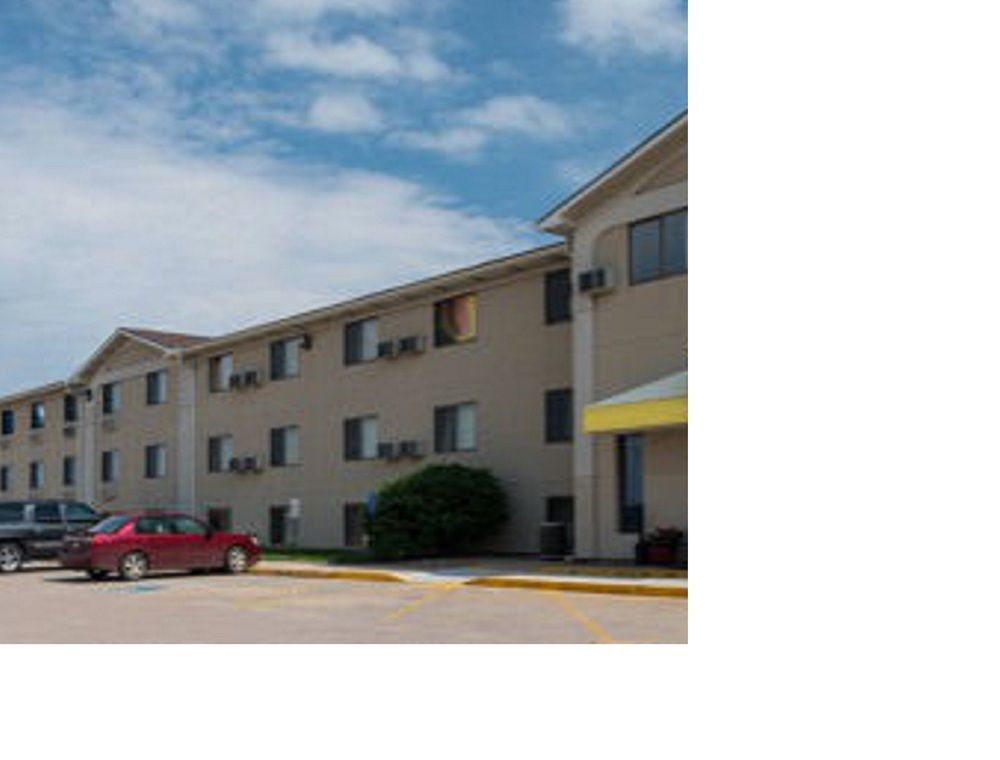 Super 8 By Wyndham Lincoln North Hotel Екстериор снимка