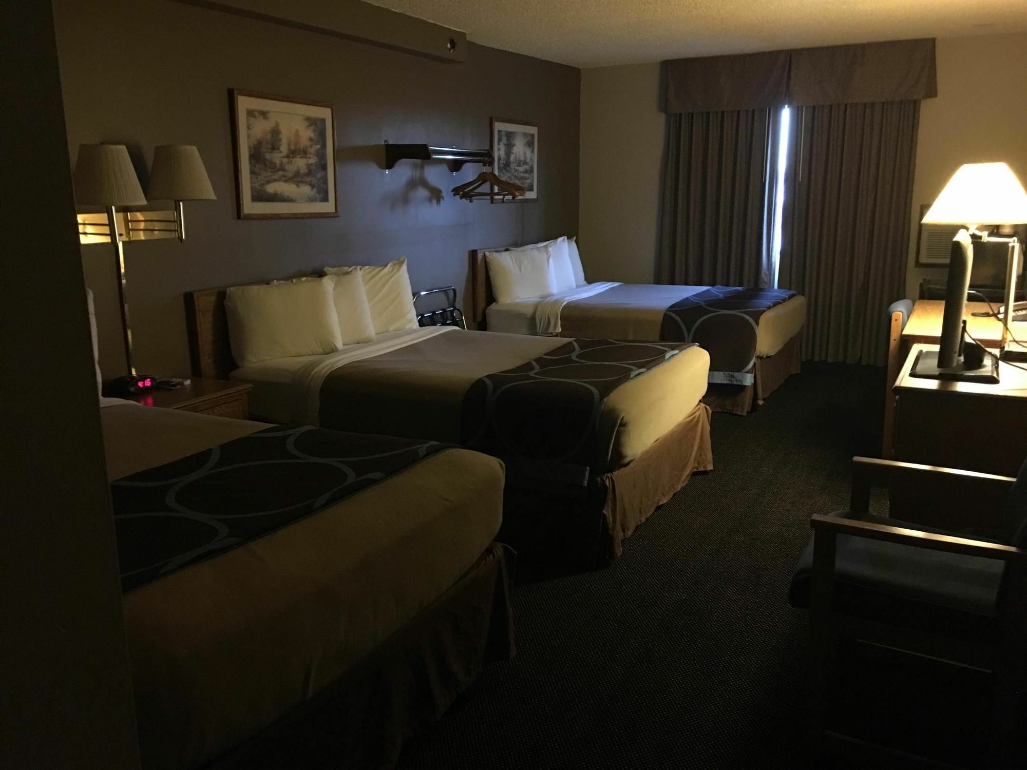Super 8 By Wyndham Lincoln North Hotel Екстериор снимка